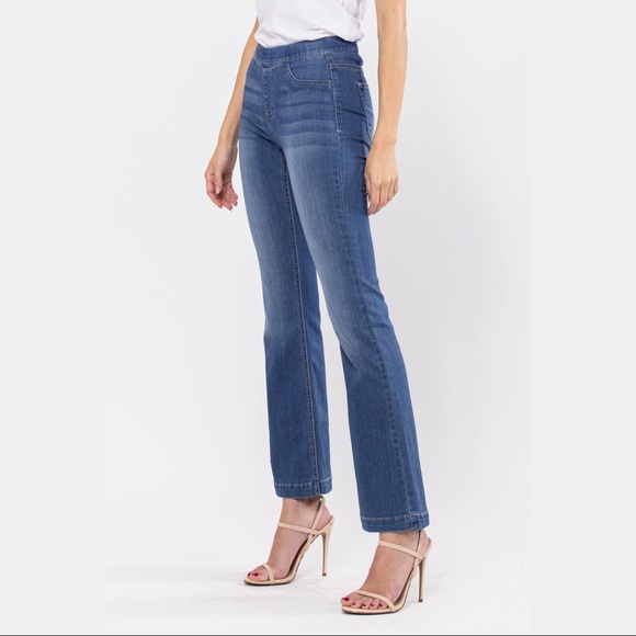 Cello Jeans Pull On Flare Petite 30” Medium wash - Picture 2 of 13